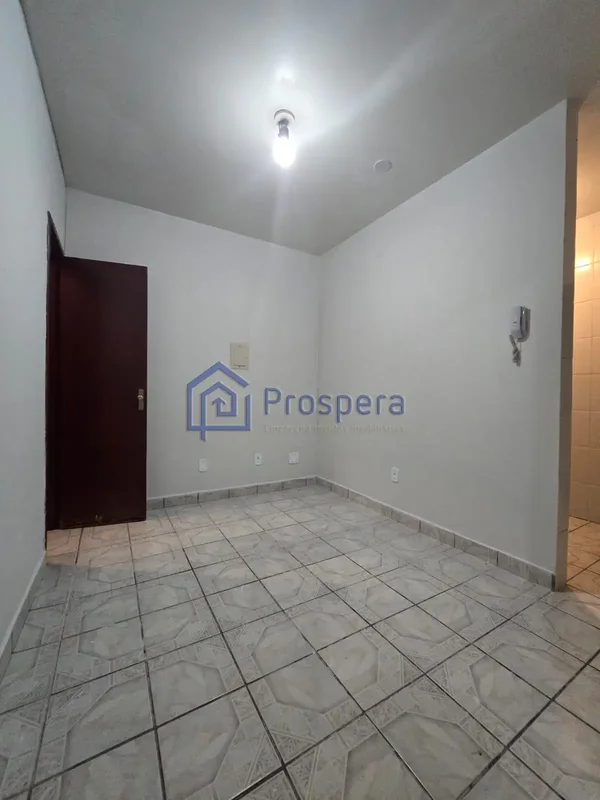 Alugo apartamento de 1 quarto, localizado na QN 1, Conjunto 30, Lote 15.Configur...