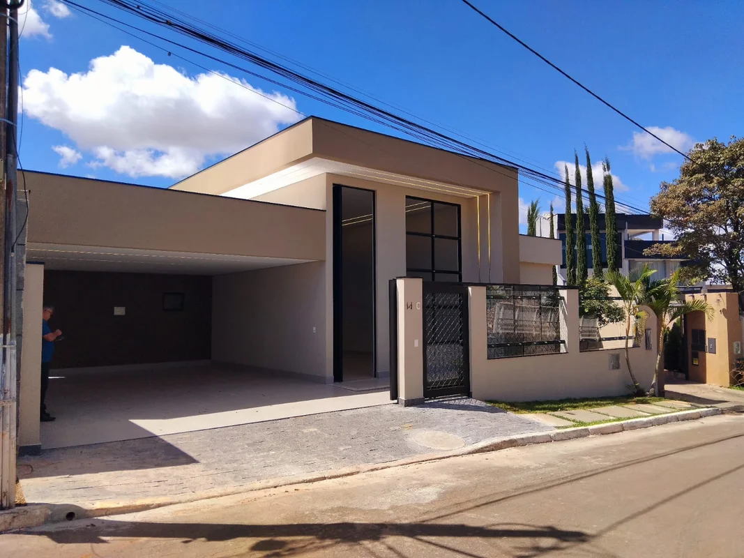VICENTE PIRES IMOVÉIS – VENDECasa de Alto Padrão em Condomínio – Rua 5, Vicente ...