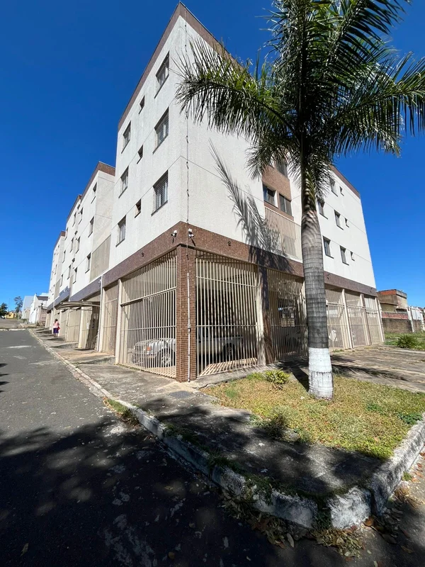 Madel aluga apartamento em ótima quadra de Sobradinho, de 2 quartos. DESCRIÇÃO: ...