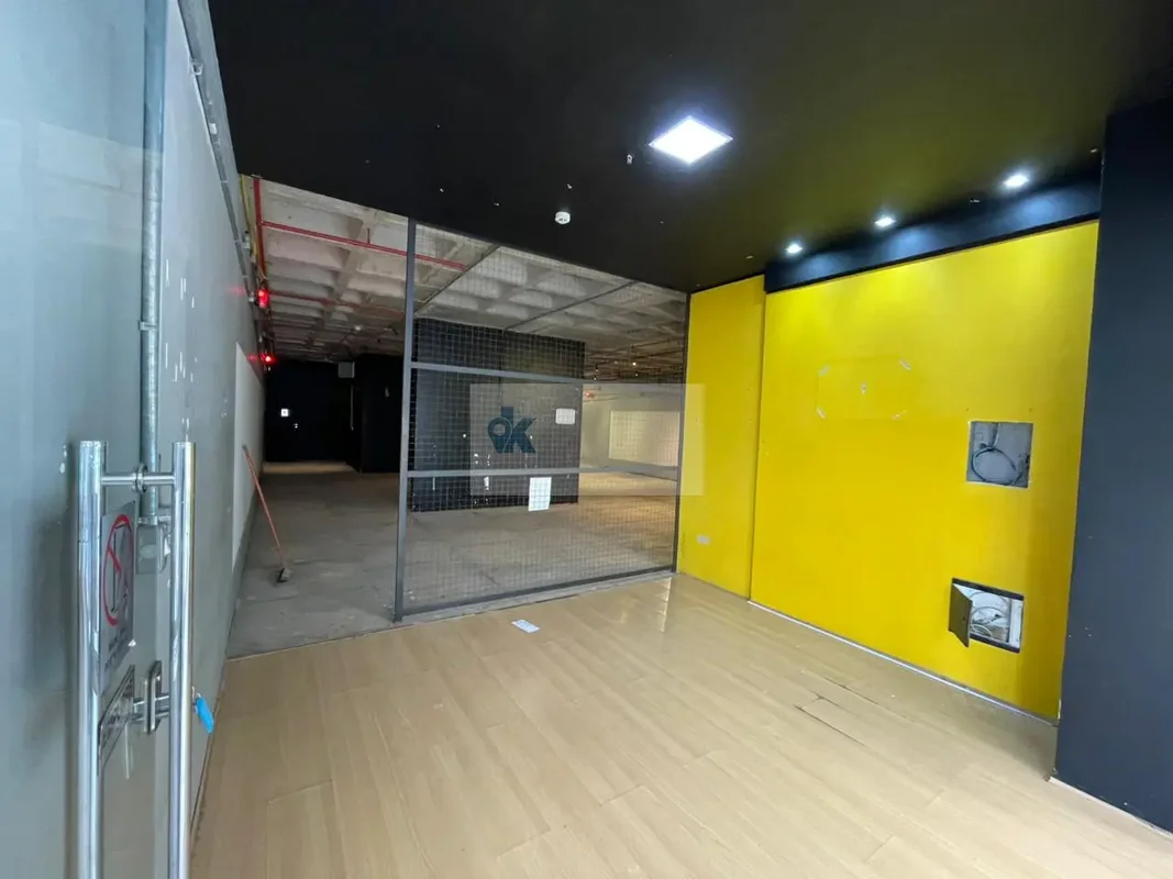 186m² de oportunidade no coração de Águas Claras.Loja comercial ampla, com excel...