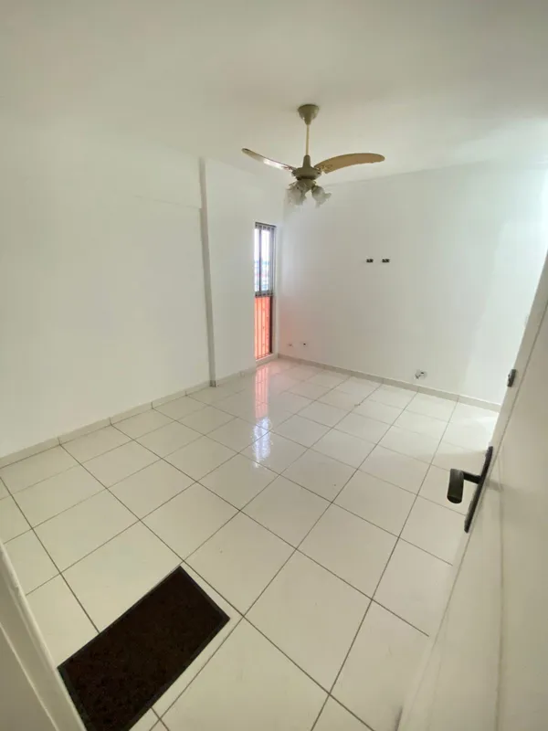 Explore um apartamento confortável e bem localizado na Rua 232, Edifício Tupis, ...