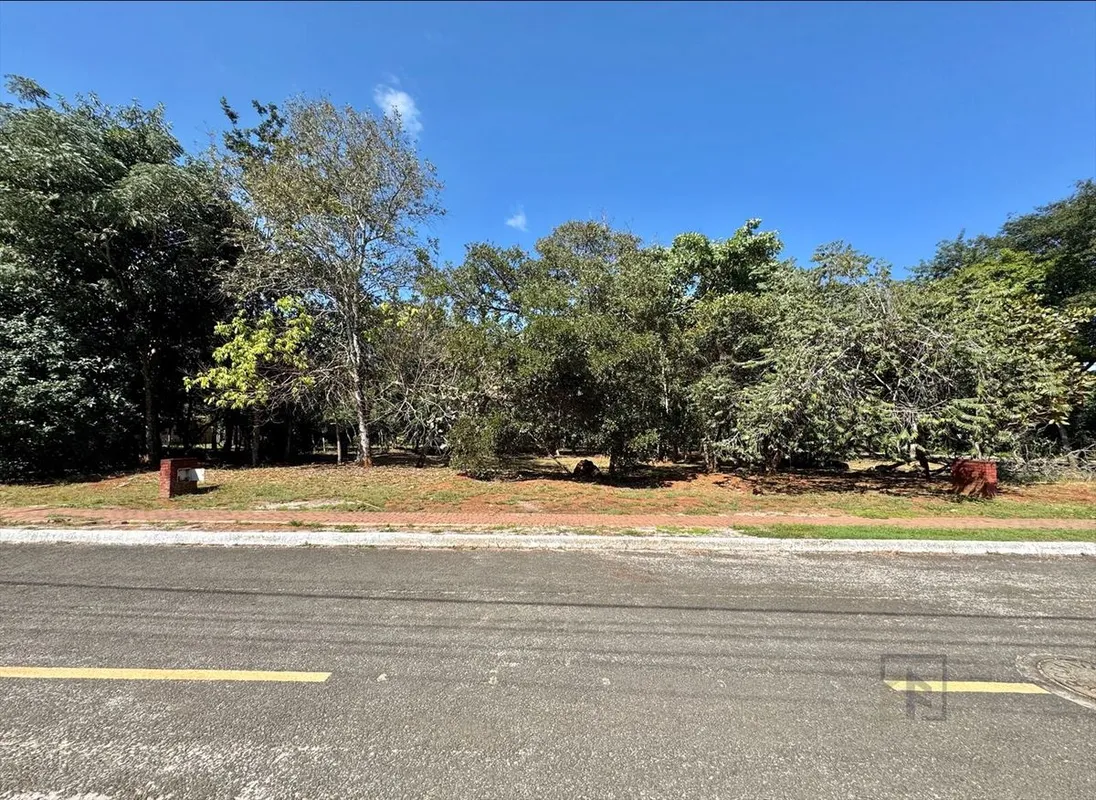 Lote com 1730 m² em condomínio fechado a vendaCondomínio Villa VerdeLocalizado a...