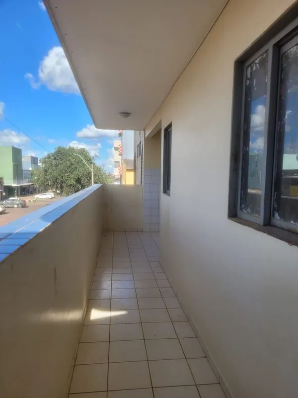 APARTAMENTO NA COMERCIAL DE 02 QUARTOS, SALA, COZINHA, BANHEIRO E AREA DE SERVIÇ...