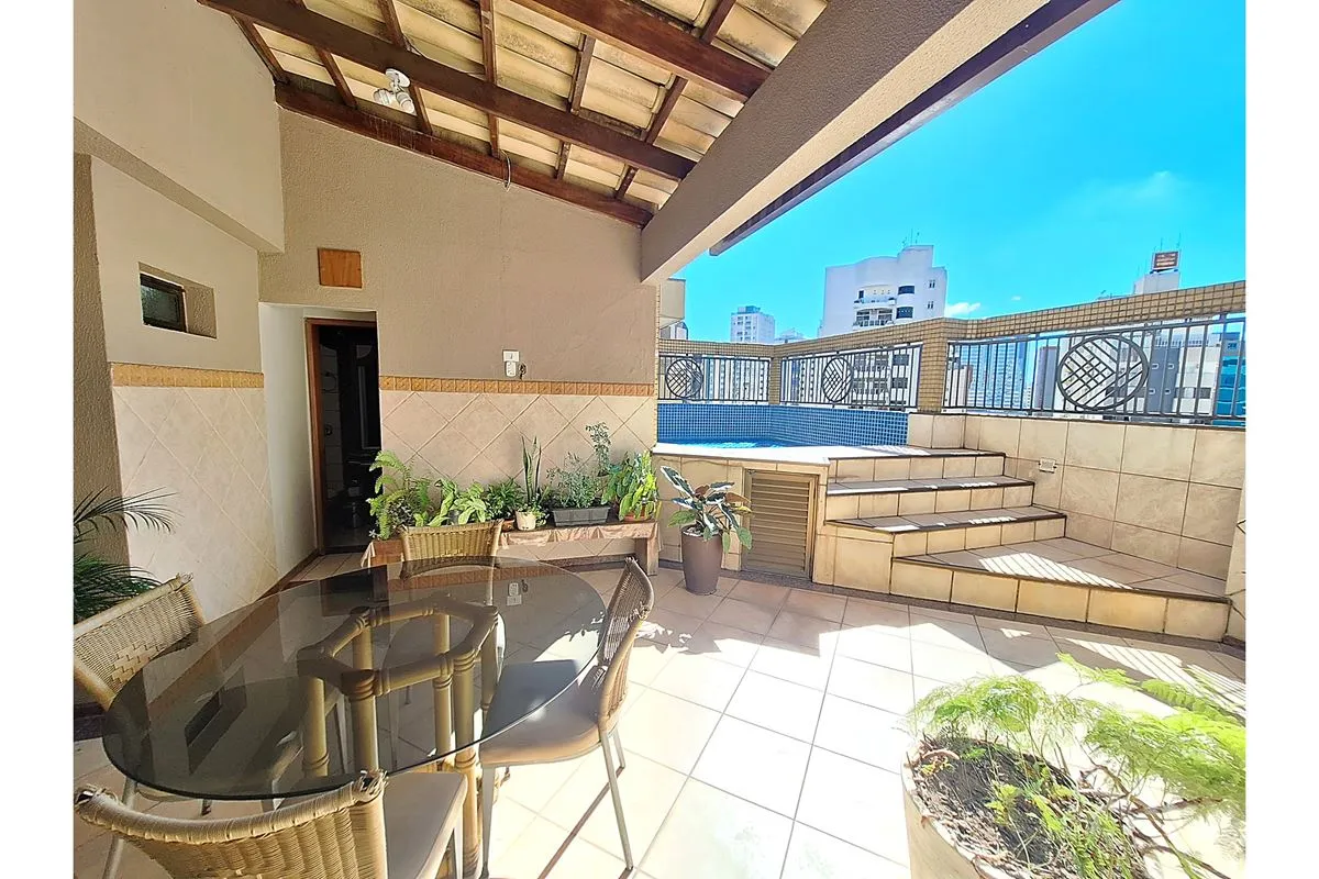 Cobertura duplex exclusiva com 190mÂ², nascente, em condomÃ­nio com apenas 02 ap...