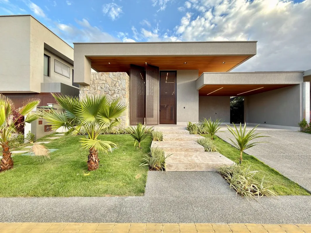 Casa tÃ©rrea nova no Jardins ItÃ¡liaSÃ£o 336 mÂ² de Ã¡rea construÃ­da em um ampl...