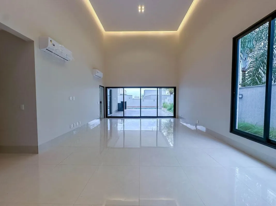 Nova e com excelente integraÃ§Ã£o dos ambientes.SÃ£o 270mÂ² construÃ­dos em um t...