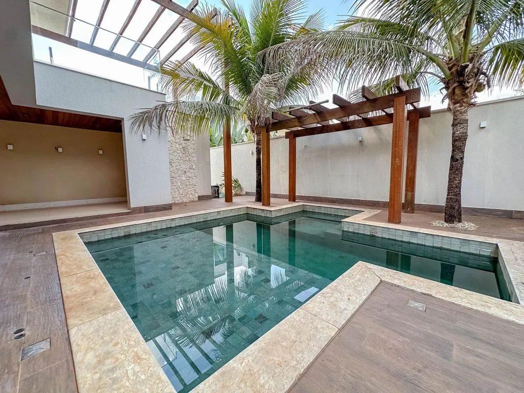 SÃ£o 350mÂ² de Ã¡rea construÃ­da em um terreno de 425mÂ².Ideal para quem busca c...