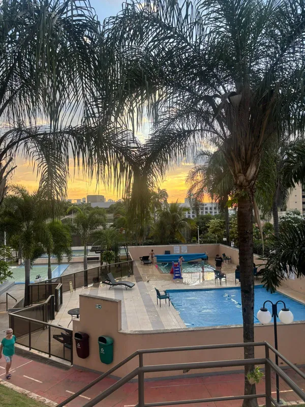Apartamento 3/4 - 75m21 suíte 1 banheiro social 1 sala com dois ambientes Sacada...