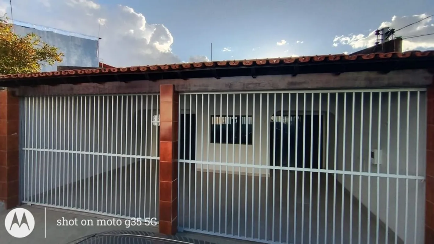 CASA SOZINHA NO LOTE QR 410 SAMAMBAIA NORTEExcelente oportunidade para quem busc...