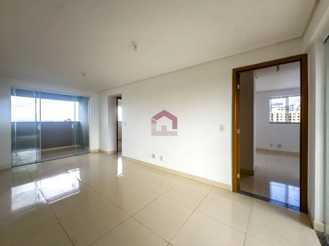 Fernandes & Coelho Imóveis apresenta excelente cobertura linear de 110m² no Resi...