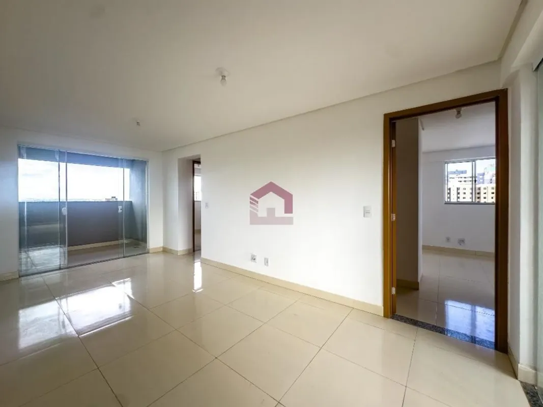 Fernandes & Coelho Imóveis apresenta excelente cobertura linear de 110m² no Resi...