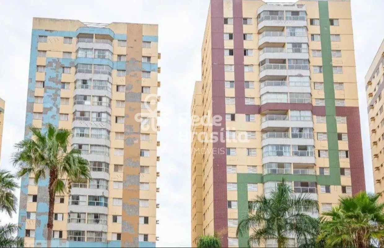 Apartamento no último andar, com excelente vista para o nascente.Sala ampla e ac...