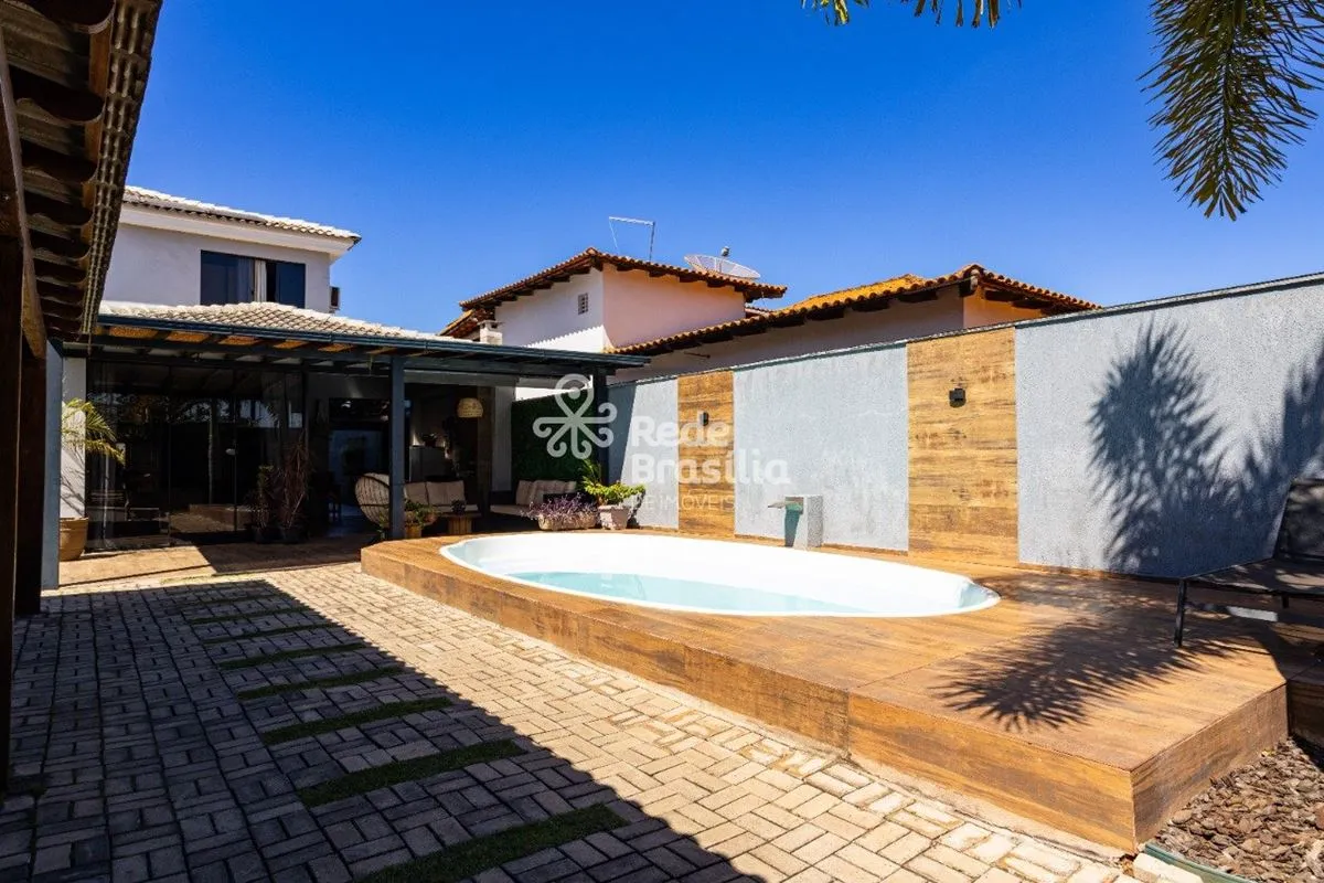 Rua 4 - Casa moderna em condomínio - 4 quartos - suíte - closet - varanda - Vice...