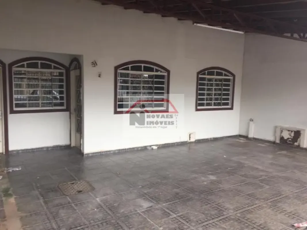 CASA SOZINHA NO LOTE, COMPOSTA DE:03 QUARTOS, SALA, COZINHA, BANHEIRO, FORRO PAU...