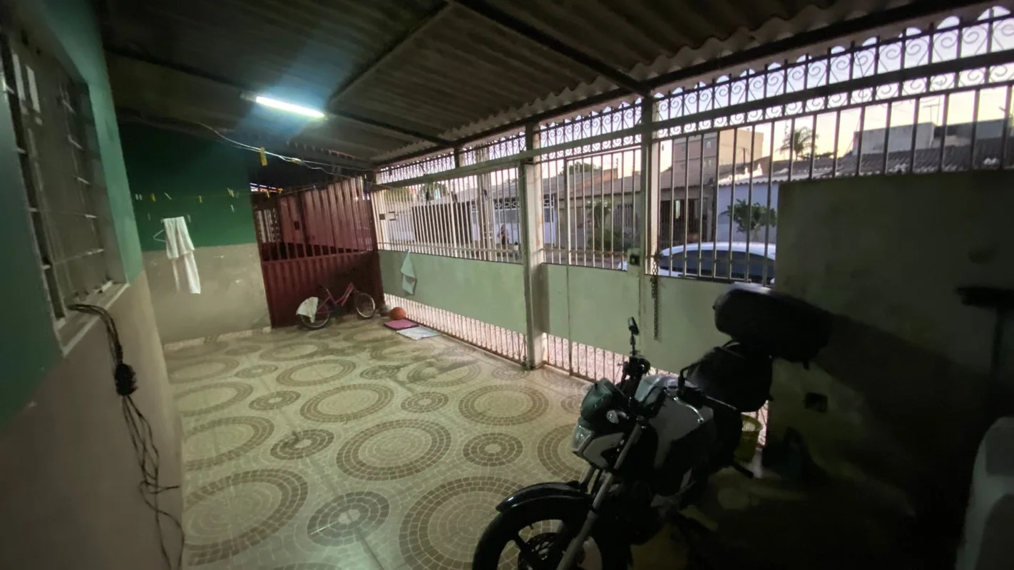 Casa à venda na QNO 01 Conjunto B Casa da frente com 3 quartos, 2 banheiros, sal...
