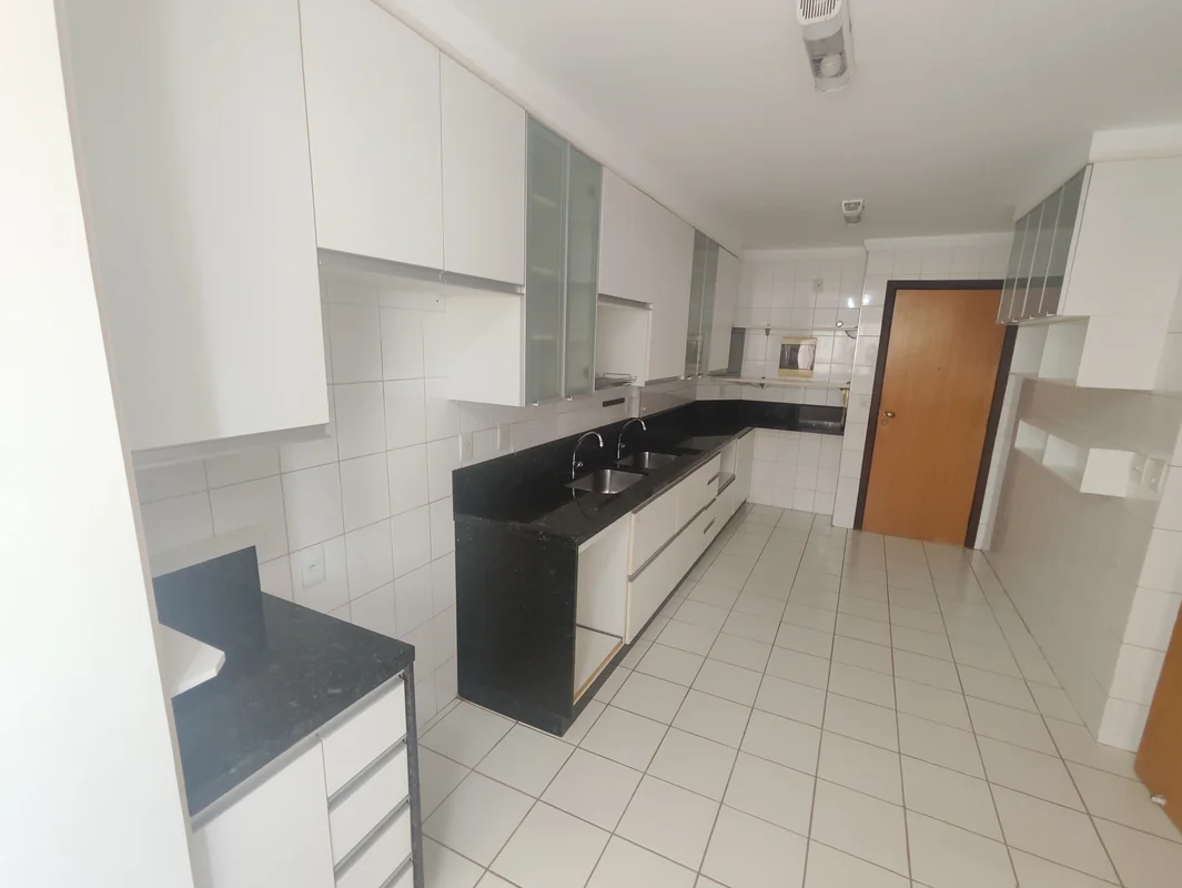 Alugo átimo apartamento de 3 quartos sendo 1 suite, com armários planejados, pis...