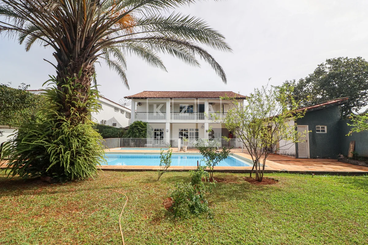 CASA PERFEITA PARA RETROFITEM RUA MONITORADA E COM SEGURANÇALOCALIZADA NO MIOLO ...