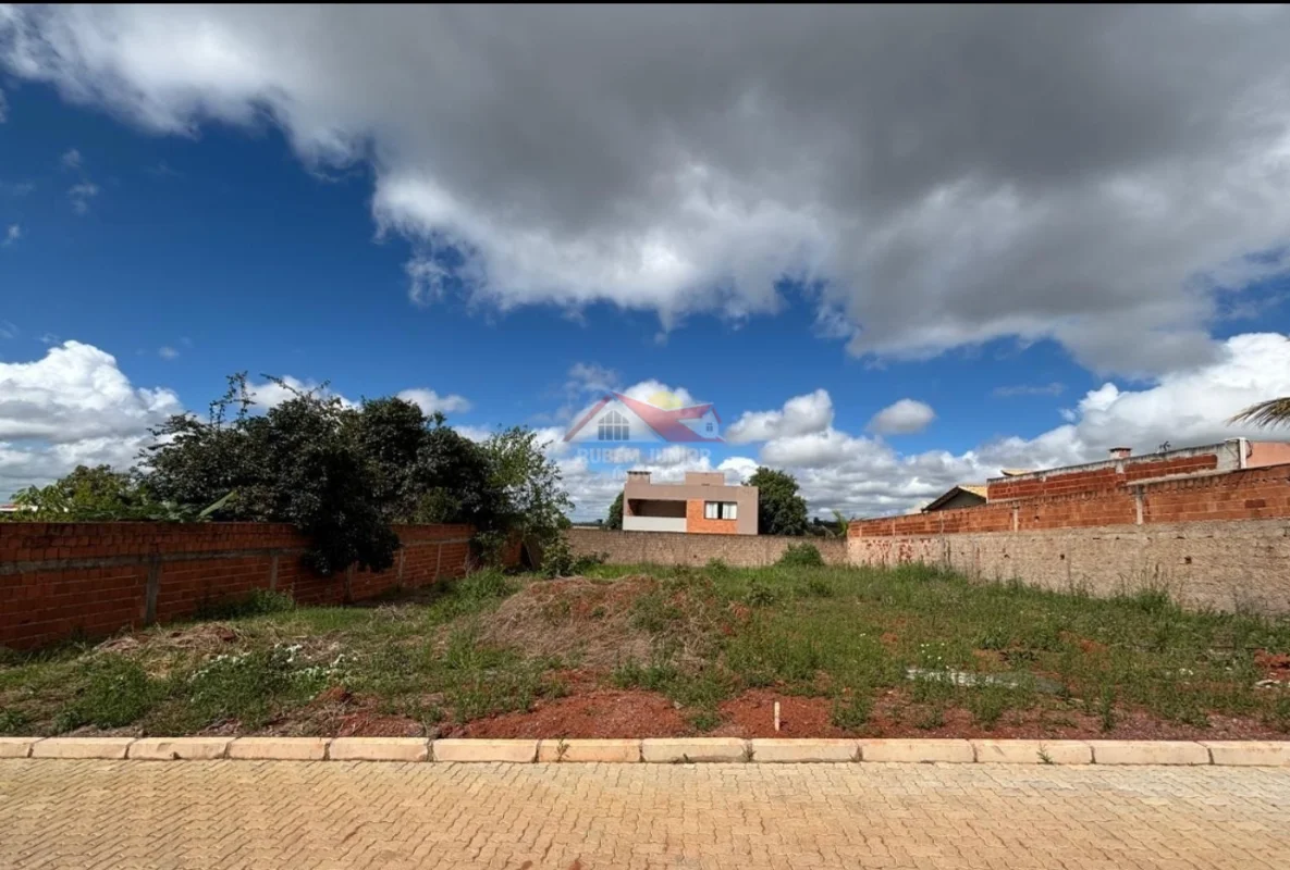 Excelente Lote com 690m² | Condomínio Quintas da Alvorada na Quadra 5Um dos cond...
