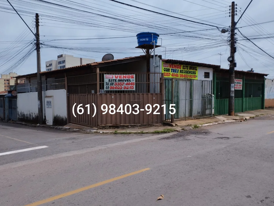 Vendo lote de esquina com 2 casas c/ 3 quartos, suíte, sala, cozinha, banheiro s...