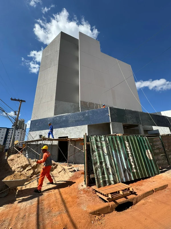Descubra um apê aconchegante e bem localizado na QN 122 Conjunto 11, Residencial...