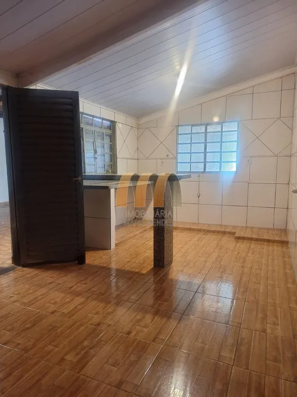 02 QUARTOS01 SUITEBANHEIRO SOCIALSALA COZINHAÁREA COM CHURRASQUEIRA E FOGÃO A LE...