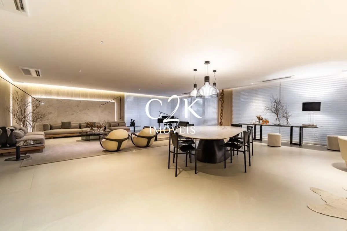 Apartamento - frente à Praça do Sol com 4 suítes e planta exclusiva - Oeste????E...