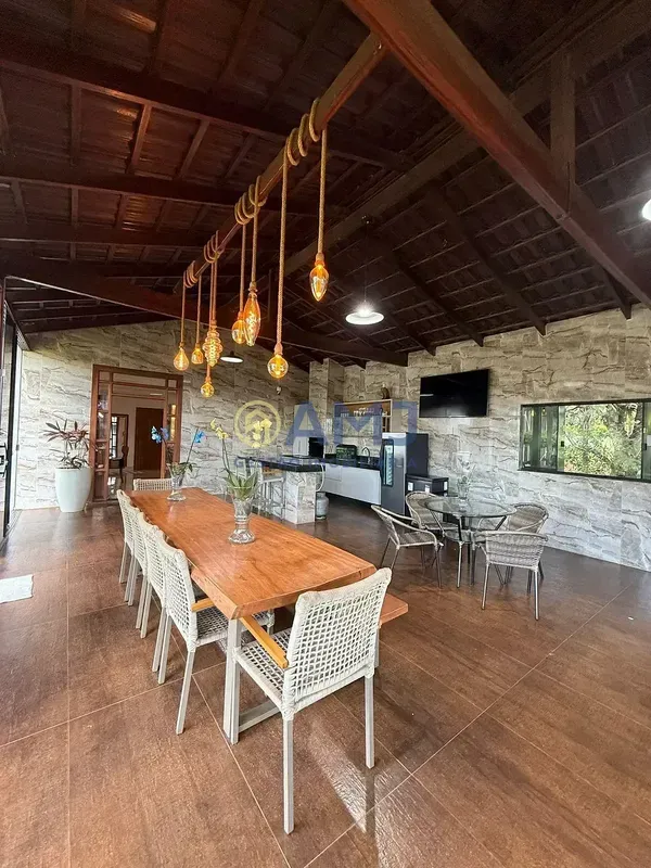 CHÁCARA DE ALTO PADRÃO À VENDA CONDOMÍNIO TERRA DO BOI HIDROLÂNDIA/GO Sala ampla...