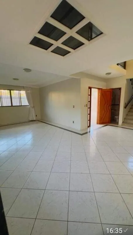Casa à venda localizado no Jardim América, em Goiânia - GO.Valor de venda: R$ 1....
