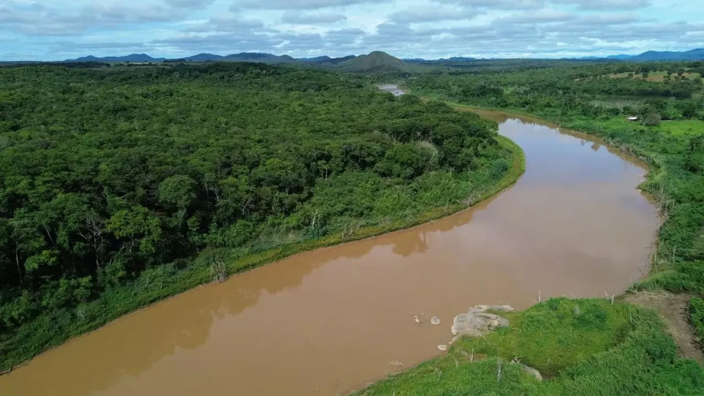 Terreno às margens do Lago Serra da Mesa, disponível para venda em Barro Alto – ...