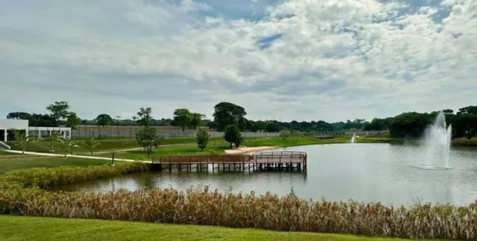 Condomínio Parqville QuaresmeiraLote: contendo 514 Metros Quadrados em excelente...