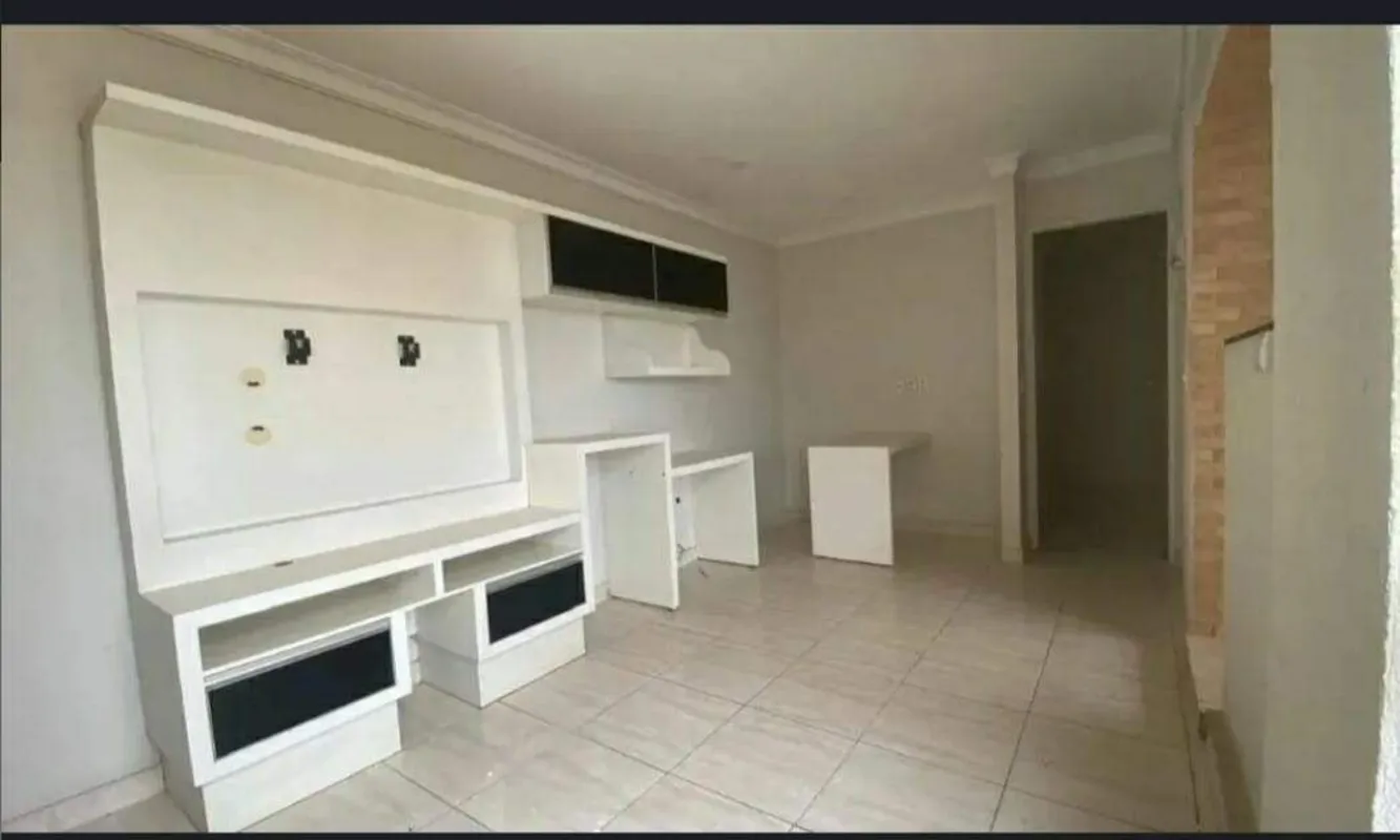 Apartamento- Semi mobiliado- 2 quartos com guarda-roupas embutidos- Sala bem dis...