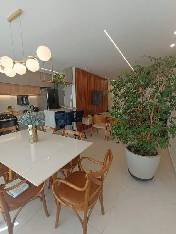 Apartamento de 90 m², localizado em andar alto (16º), com uma vista deslumbrante...