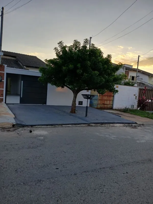 Casa - Residencial Ana Clara Goiânia Casa á venda 3 quartos sendo uma suíte, coz...