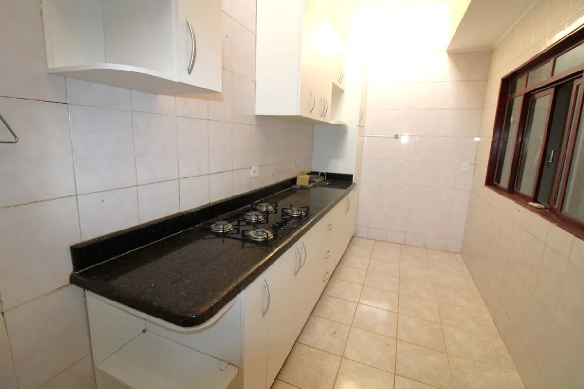 Imobiliária Brasília aluga excelente Apto no centro da cidade e situado na Quadr...