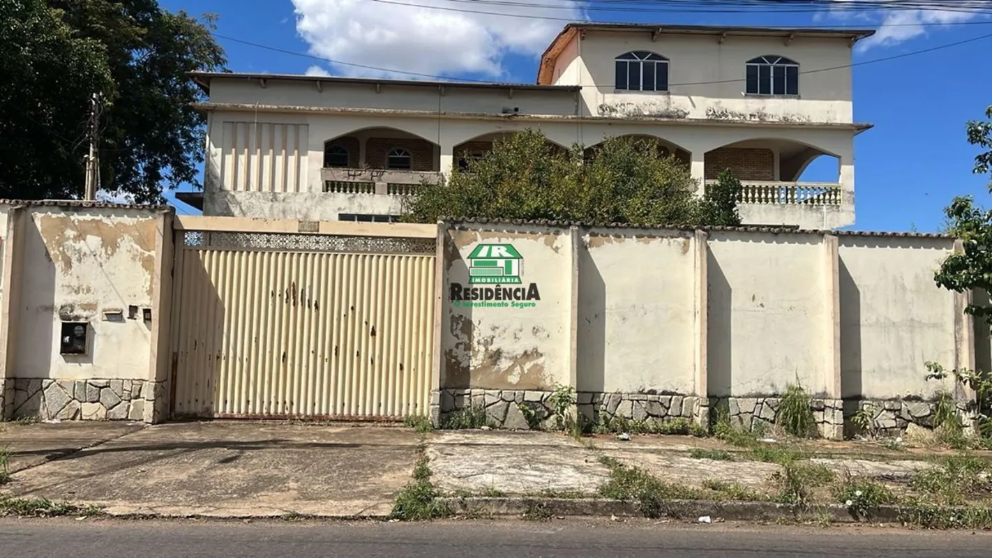 Casa comercial contendo:01 pavimento contem banheirosalas 02 pavimento salas ban...