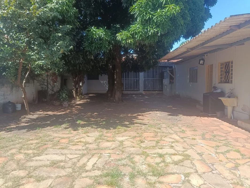 Casa de 426m² na Vila Nova dividida em 2 residências.Residencia 1: 3 quartos, 1 ...