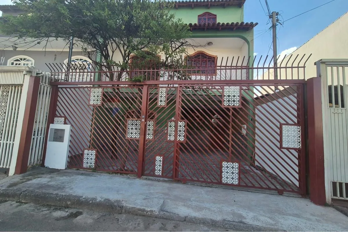 Sobrado de 02 andares com 178m² de área construida, localizado na QR 404, conjun...