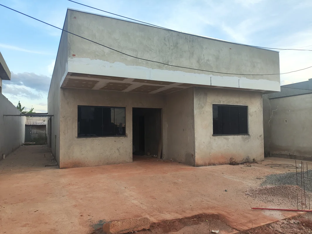 Vendo casa na 26 de setembro de frente pra Br rua 1 com lote de 400 metros senso...