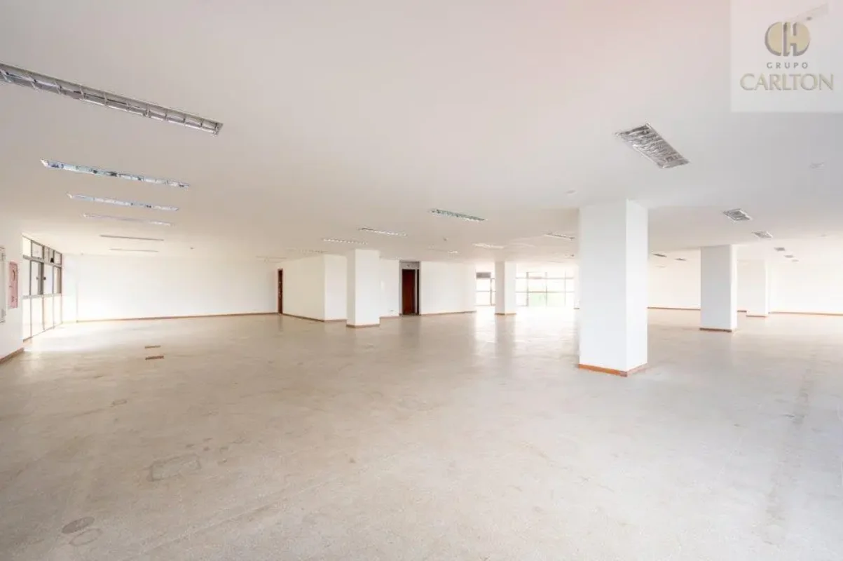 Excelente Sala Comercial com 542m² em ótima localização na Asa NorteEspaço amplo...