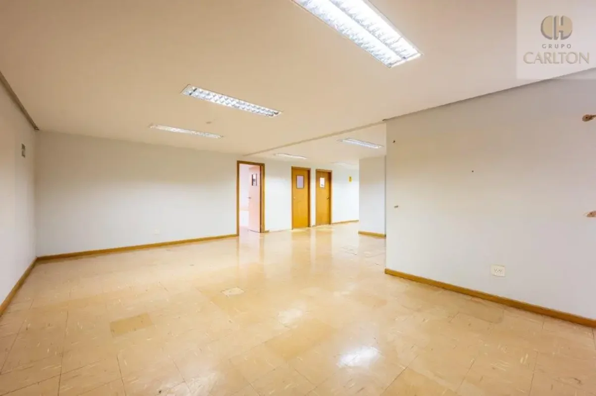 Caraterísticas da sala:- Em vão livre, com divisórias em drywall;- Vazada;- Com ...