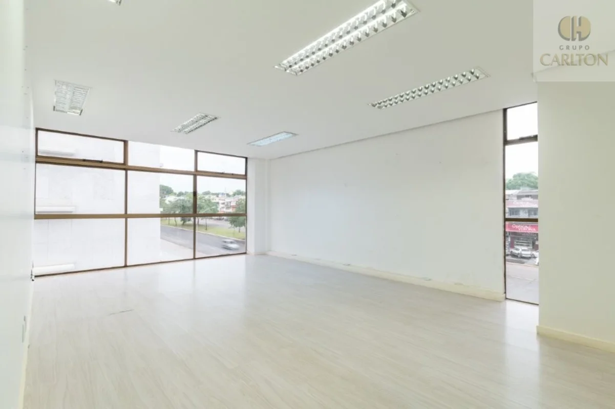Localizada na SEPN 516 Bloco E, no renomado Edifício Carlton Center, esta sala d...
