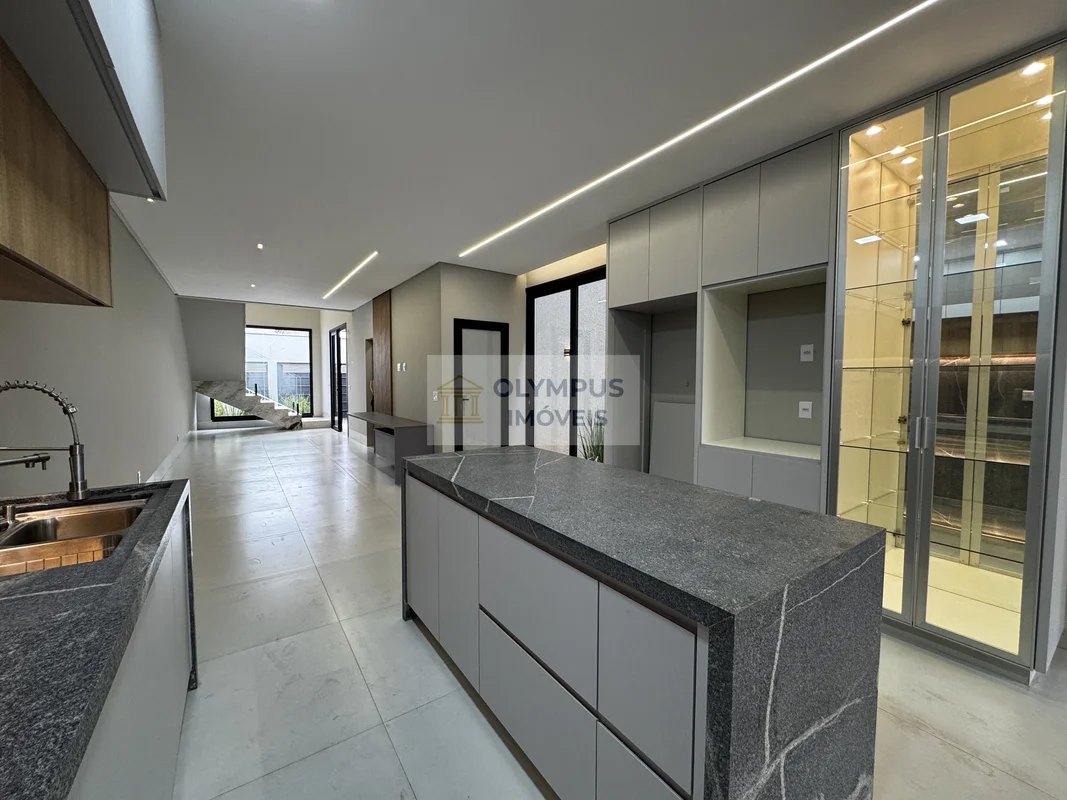Sobrado Alto Padrão — 3 Suítes Plenas — Piscina com Pastilhas — 175m² — Vila Boa...