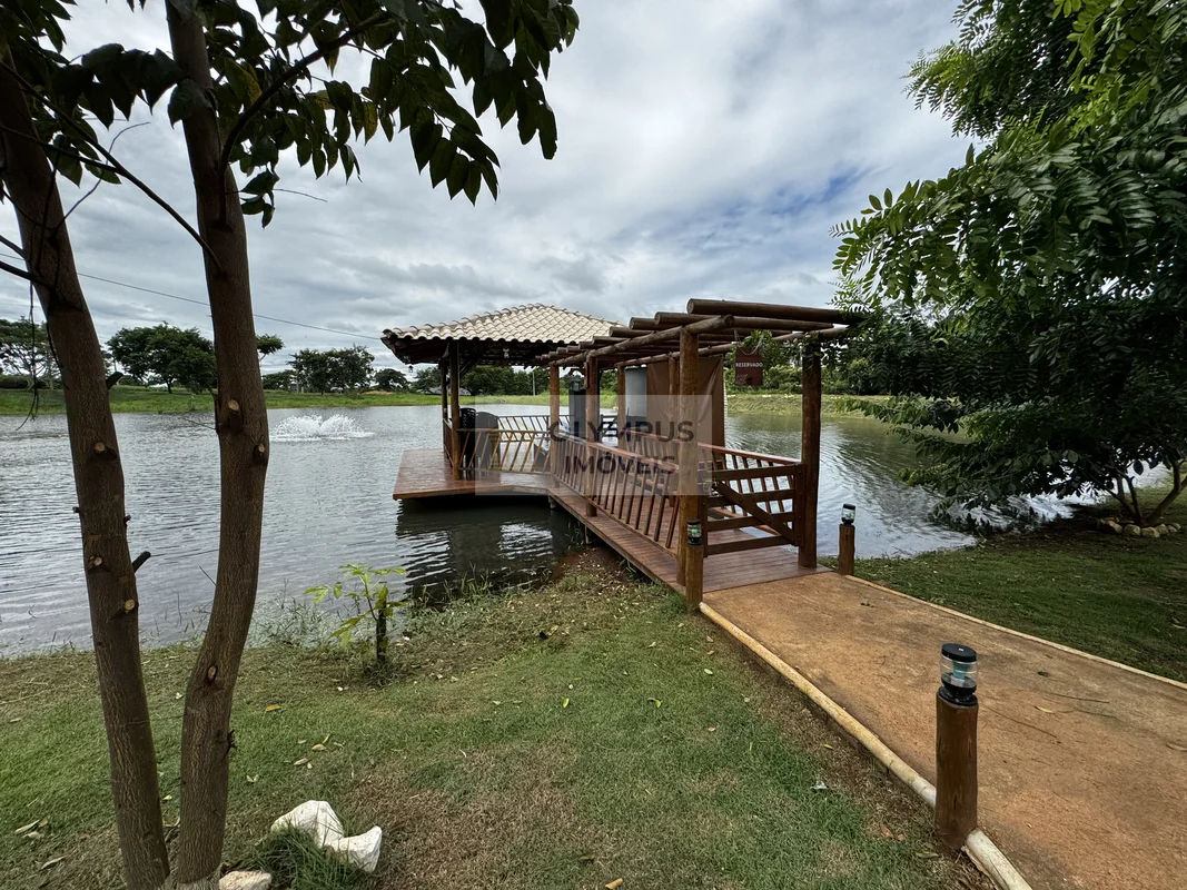 Lote 1.305m² em Condomínio Fechado com Cavalos, Horta e Lagos — Galiléia — Trind...