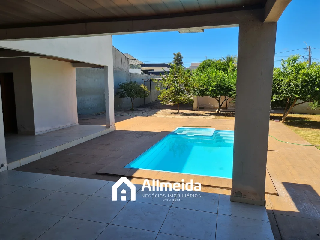 VENDO CASA EM LOTE COM 800M² NO CONDOMÍNIO PRIVÊ DO LAGO NORTECOMPOSTA COM 3 QUA...