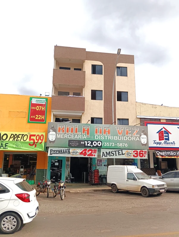 Alugo Apto 2 Quartos reformado com varanda, 1 andar, Quadra 24 Setor Leste ( ant...