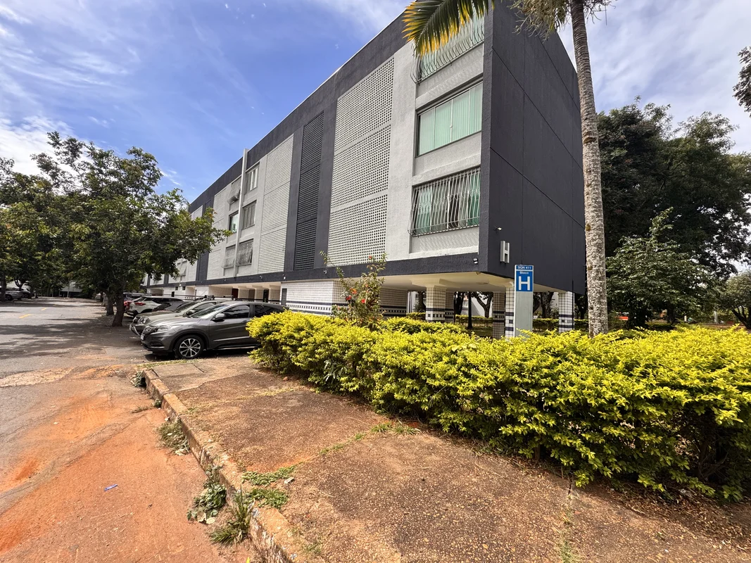 SQN 411 | 95m² | Reformado | Suíte com Closet | 1º AndarNa SQN 411, próximo ao P...
