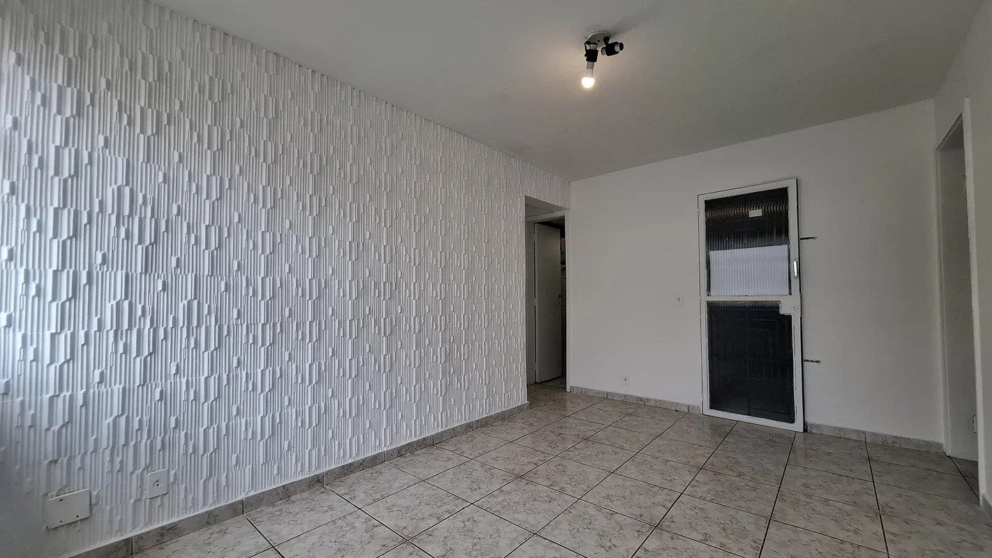 Apartamento localizado na SCRN 708/709 no edifício Green River.Fica próximo ao S...