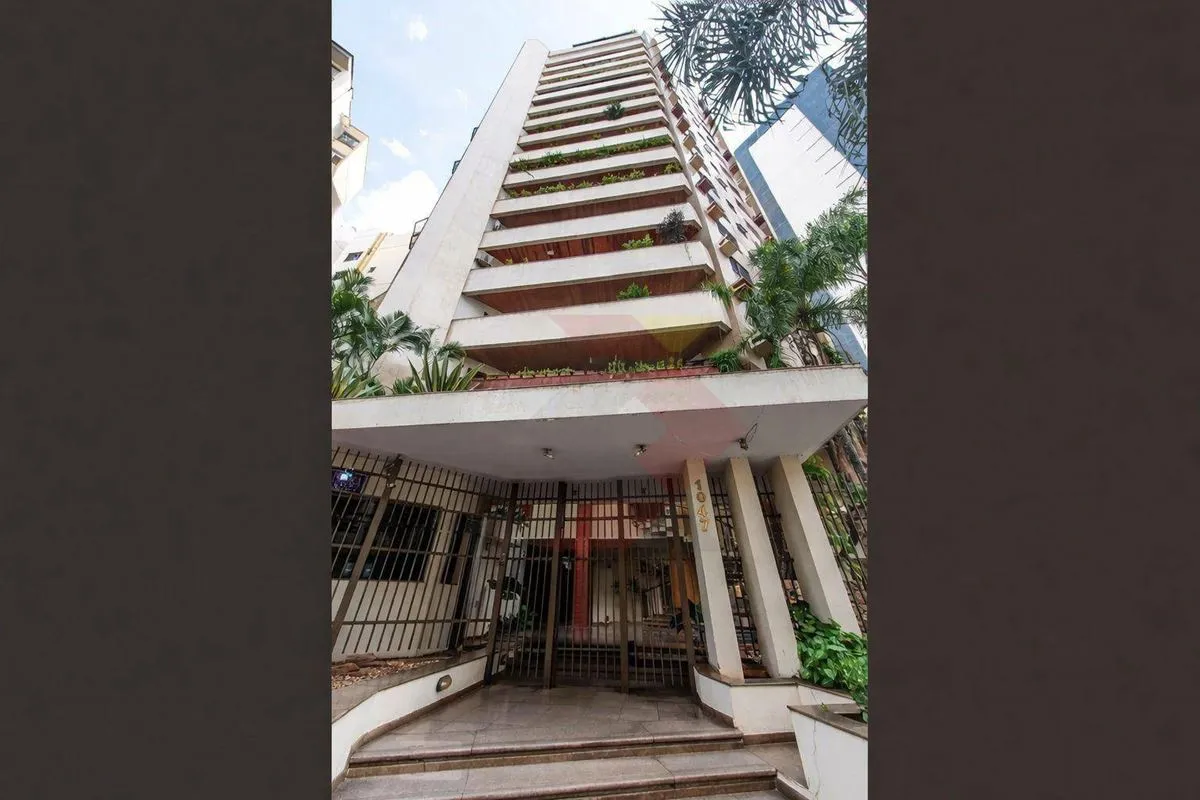Apartamento com 4 suítes, todas com ar-condicionado, sendo 1 suíte master com cl...