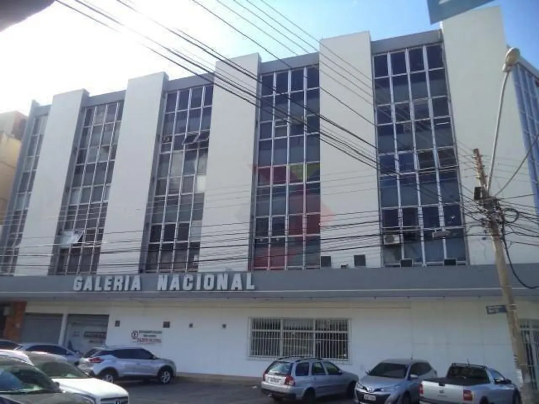 Sala comercial com 26m², equipada com copa e banheiro privativo, proporcionando ...