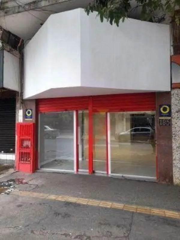 loja comercial com aproximadamente 100m², contando com mezanino, frente toda em ...